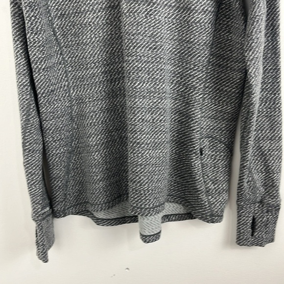 Lululemon Outrun Black and White Pullover - Picture 4 of 10
